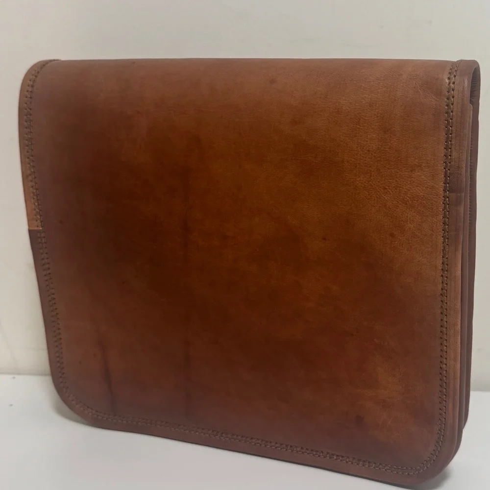 NEW Gorgeous Vintage Leather Messenger/Crossbody Bag